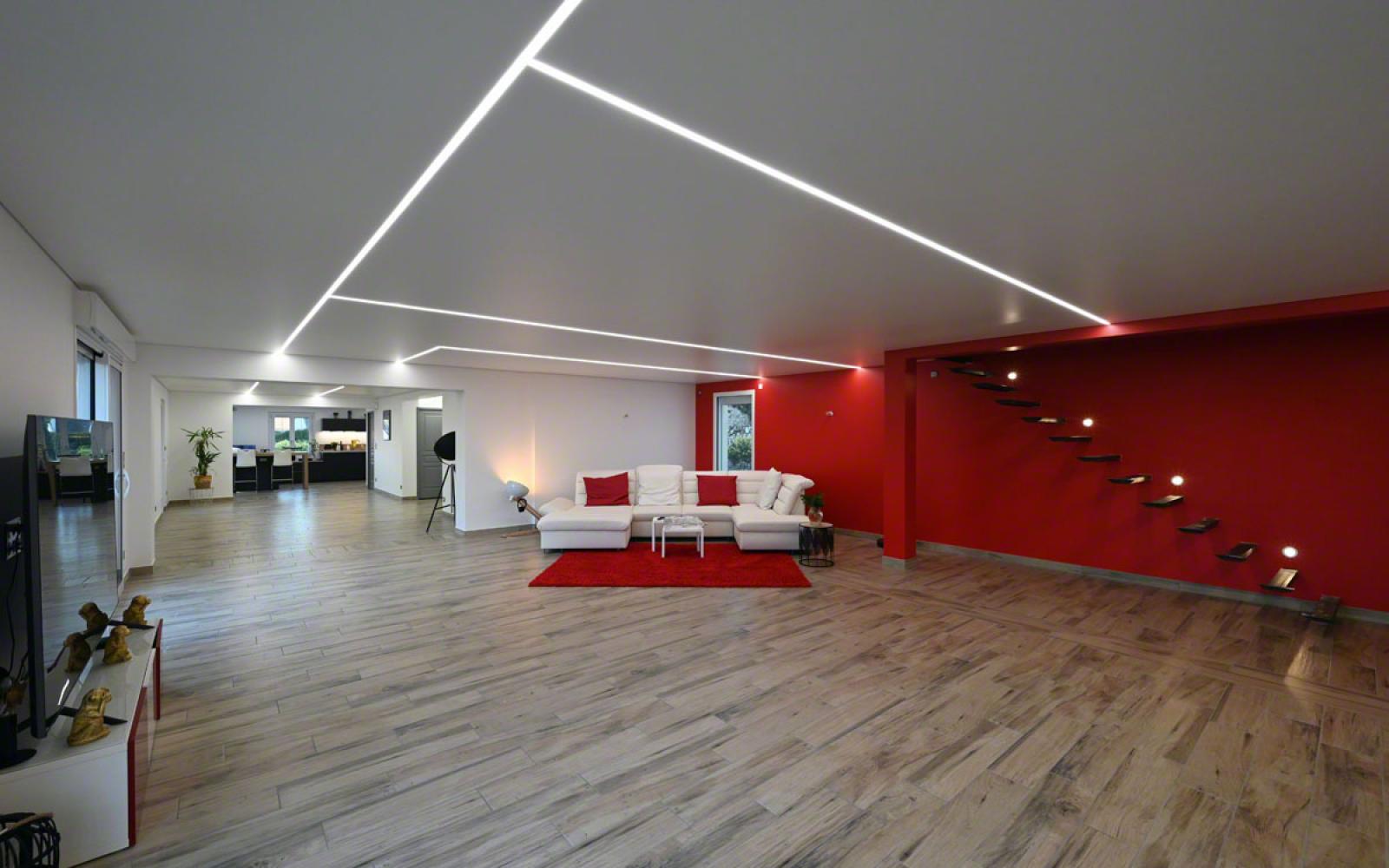 Salon avec plafond Barrisol - light-lines